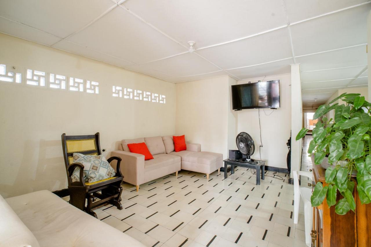 Privada En Casa De Mis Padres Homestay